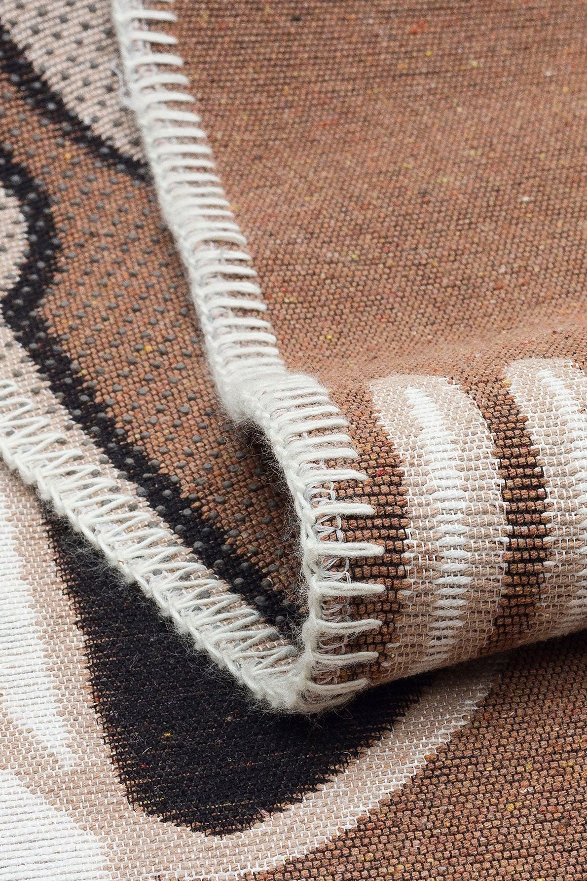 #Turkish_Carpets_Rugs# #Modern_Carpets# #Abrash_Carpets#Anti - Slippery Washable Kilims With Recycled Cotton Arn 06 Brown White