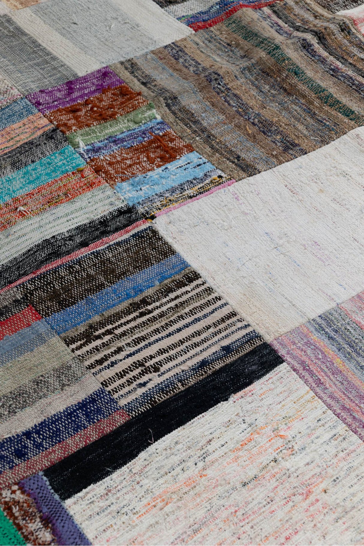 #Turkish_Carpets_Rugs# #Modern_Carpets# #Abrash_Carpets#Dubai-199-200X303