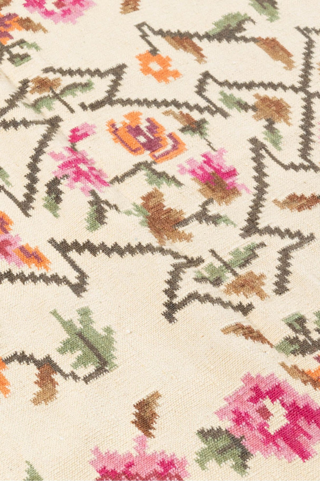 #Turkish_Carpets_Rugs# #Modern_Carpets# #Abrash_Carpets#Floral-Kilim-04-White-90X150