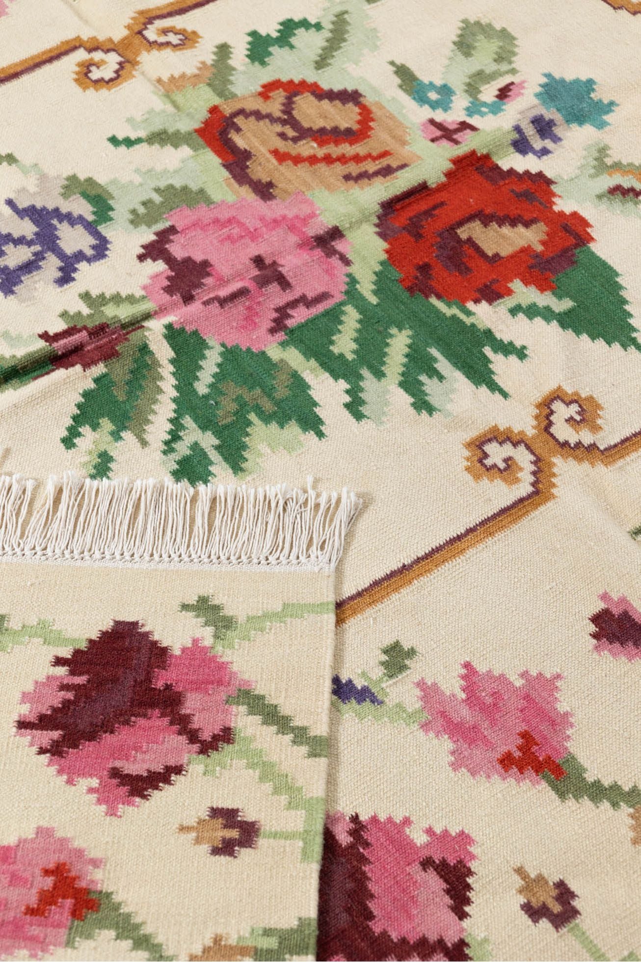 #Turkish_Carpets_Rugs# #Modern_Carpets# #Abrash_Carpets#Floral-Kilim-34-White-002-140X200