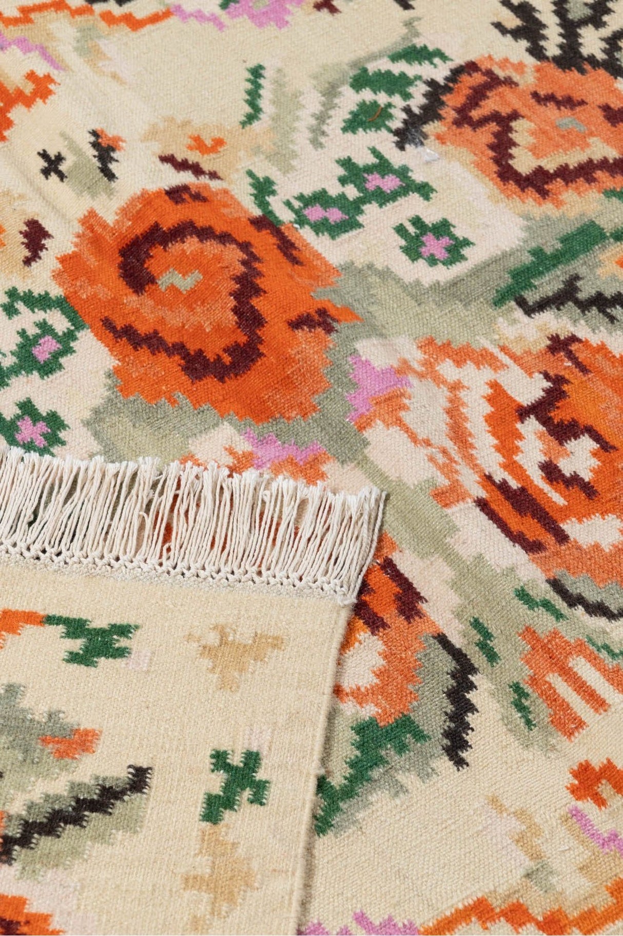 #Turkish_Carpets_Rugs# #Modern_Carpets# #Abrash_Carpets#Floral-Kilim-44-White-002-90X148