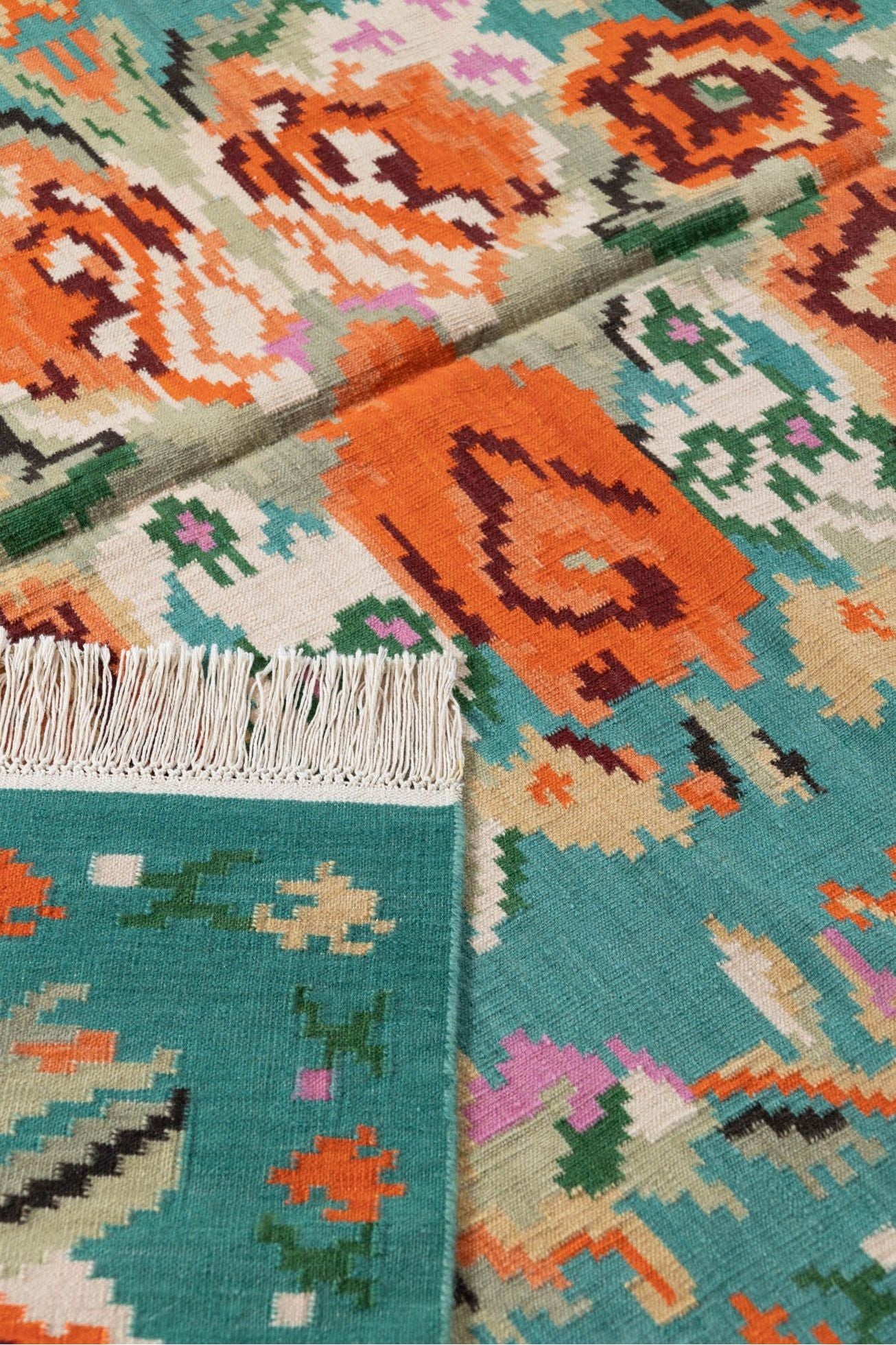 #Turkish_Carpets_Rugs# #Modern_Carpets# #Abrash_Carpets#Floral-Kilim-7247-Green-140X200