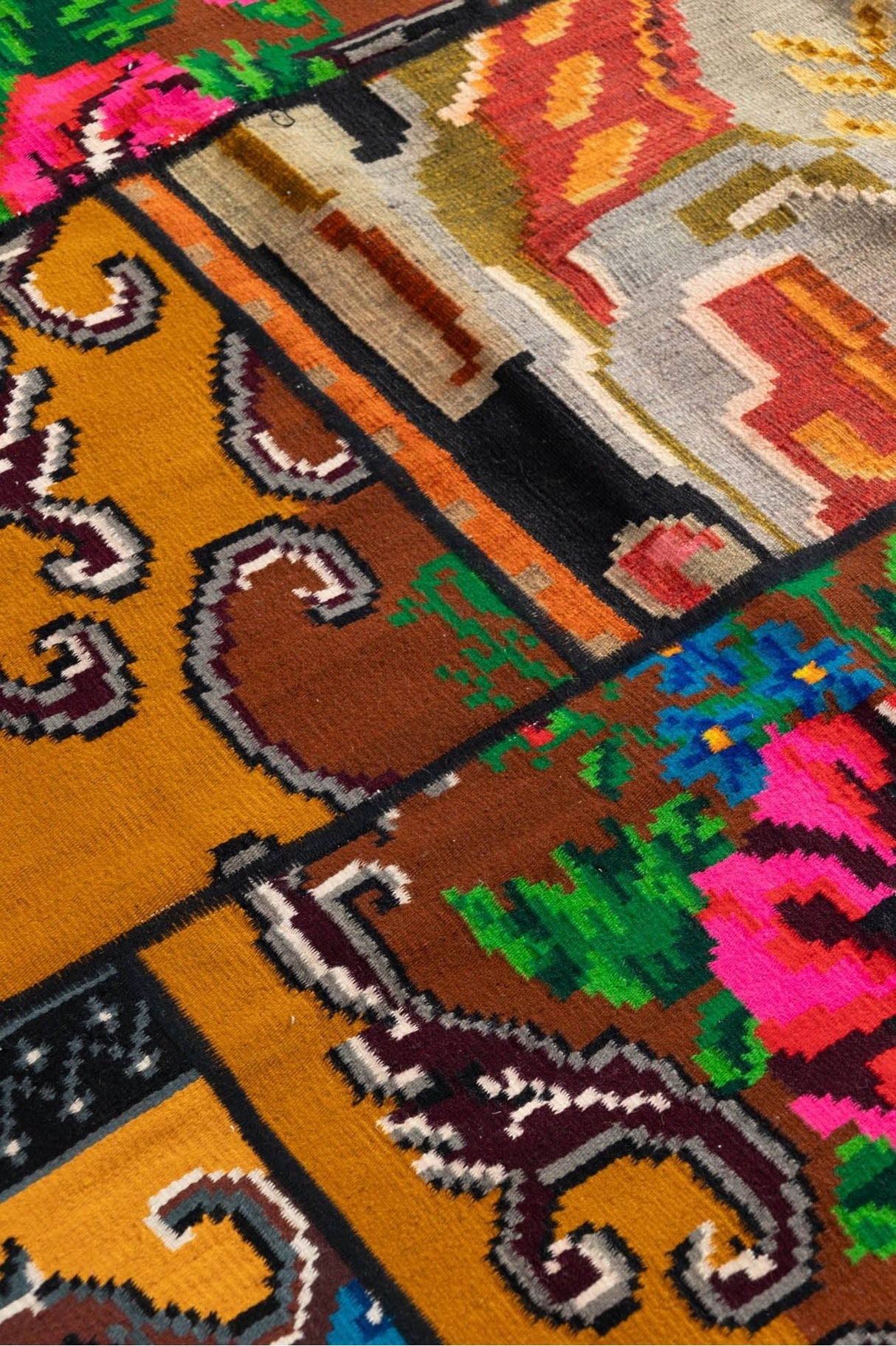#Turkish_Carpets_Rugs# #Modern_Carpets# #Abrash_Carpets#Qatar607-202X308